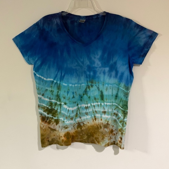 Gildan Tops - NWOT Gildan Ladies XL Short Sleeve V Neck Handmade Tie-Dye T Shirt